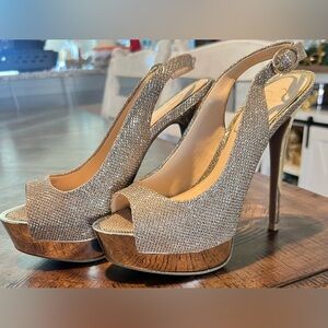 Jessica Simpson Gold Glitter 4 inch size 7 heels, new without box.